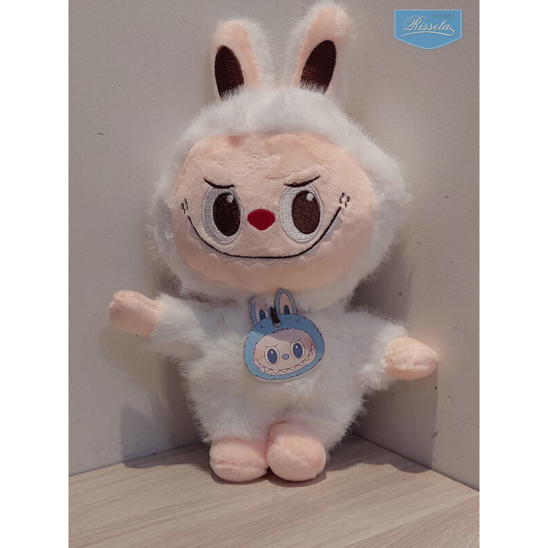 Labubu peluche blanco bordado